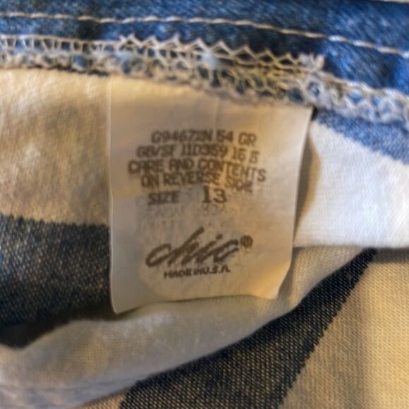 Vintage Chic Blue and White Striped Denim High Rise Shorts 1980s Waist 29 Inches - Picture 15 of 16